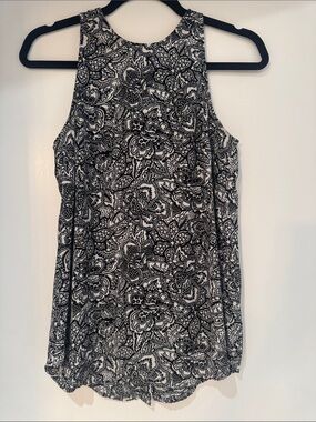 Who What Wear Black and White Floral High-Neck Tank